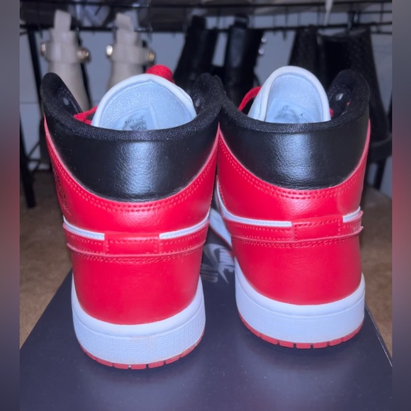 Wmns Air Jordan 1 Mid 'Alternate Bred Toe - Picture 9 of 9